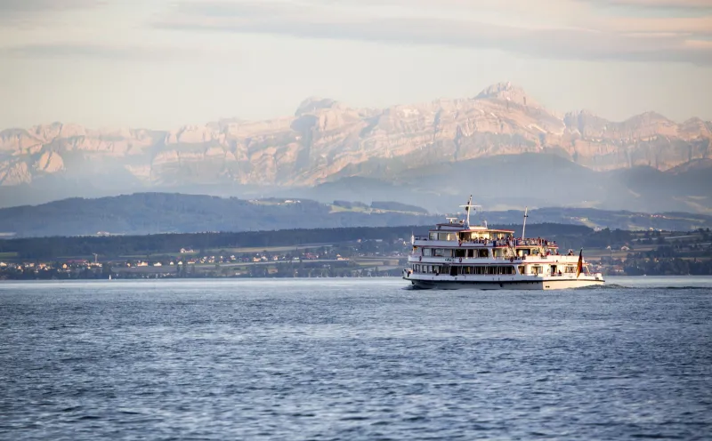 Croisière avec panorama sur les Alpes